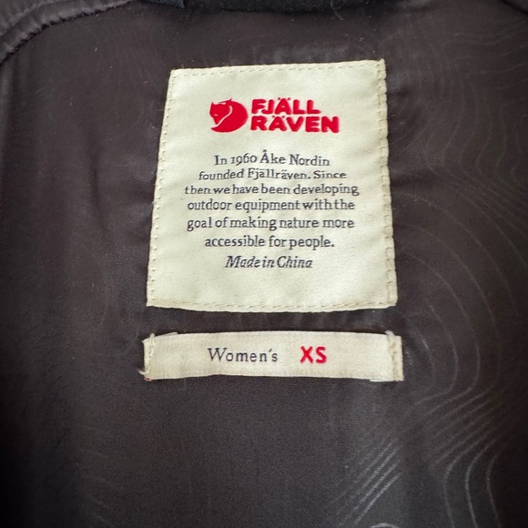 Fjallraven Nuuk Insulated Parka - Women’s Navy - Picture 2 of 16